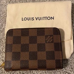 Louis Vuitton zippy coin purse
